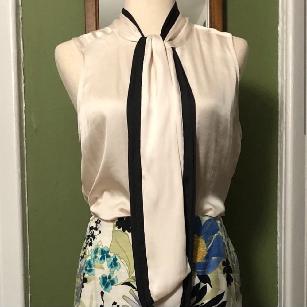 Silky Black/Ivory Bow Top - Picture 2 of 6